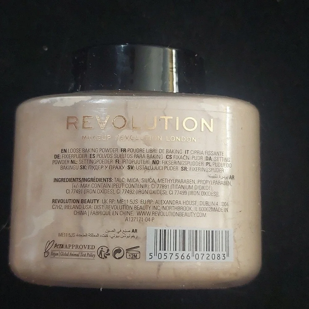 NEW‎ Makeup revolution loose baking powder in Lace
